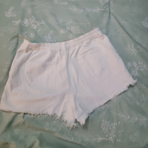Aerie White Jean Shorts Casual Style - Picture 2 of 8